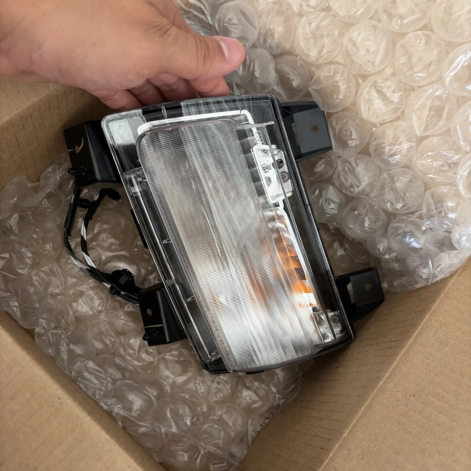 Luz halógena izquierda señal de giro 18-23 Jeep Wrangler 68307245AH OEM nueva Foto 2 de 4