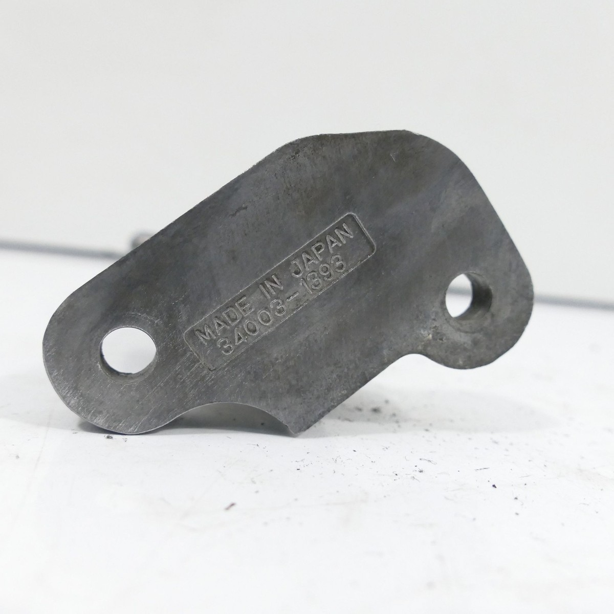 Kawasaki GPZ 500 S A-Modell EZ:92 Fußraste vorne links 34003-1393