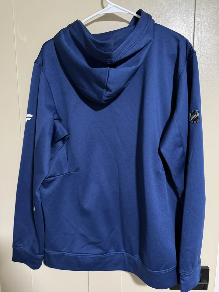 HOJAS DE ARCE TORONTO EDICIÓN EQUIPO JOHN TAVARES  Foto 2 de 3