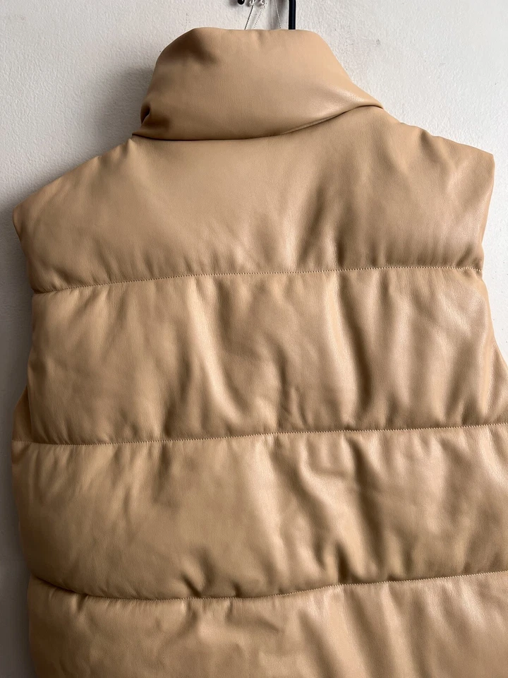 Novo Colete Puff de Couro Vegano Vero Moda Tamanho Grande MSRP: US$ 168 - Imagem 4 de 4