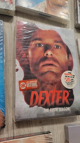 Dexter: The Complete Series (Seasons 1-8, DVD) - Picture 5 of 17