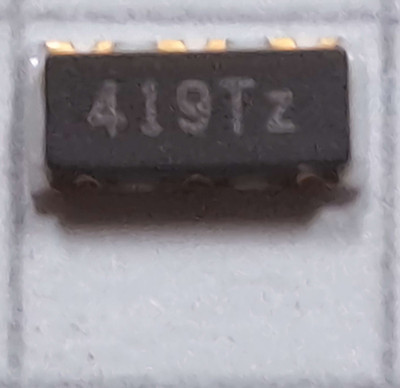 NEU - 2 X Keramik-Resonator  4,19 MHz  33 pF  0,5%  SMD  2x4,5mm