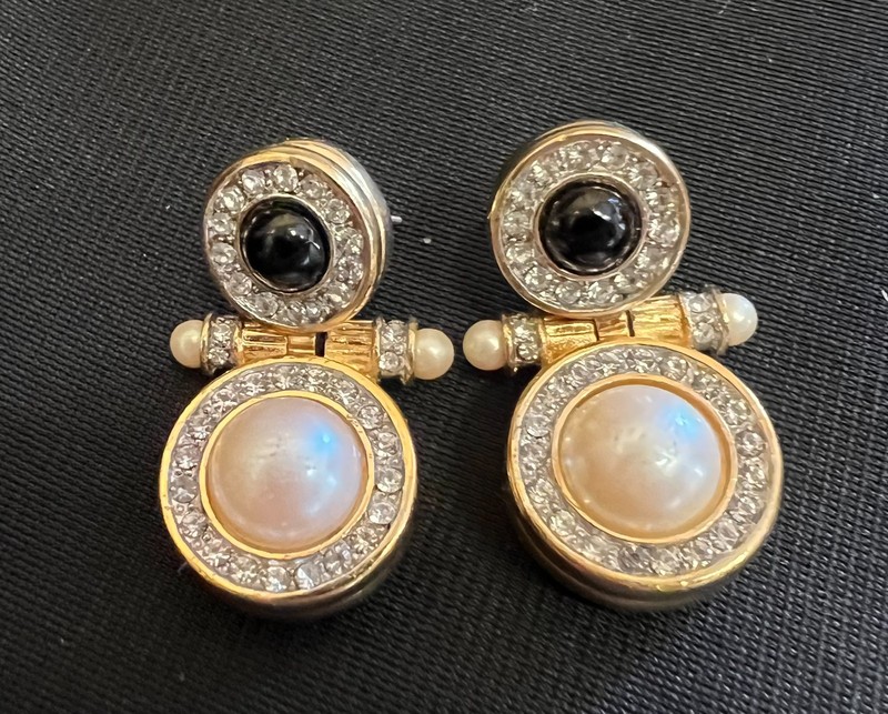 Vintage SIGNED RICHELIEU  PEARL and BLACK w/Stones EARRINGS Mogul Gripoix