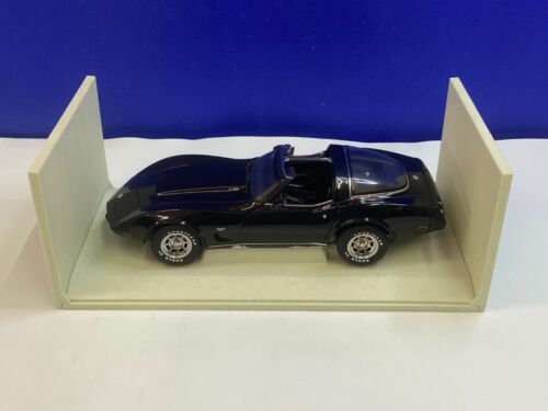 UT MODELS 1/18 SCALE CLASSIC COLLECTION BLACK 1978 CHEVROLET CORVETTE - Picture 2 of 14