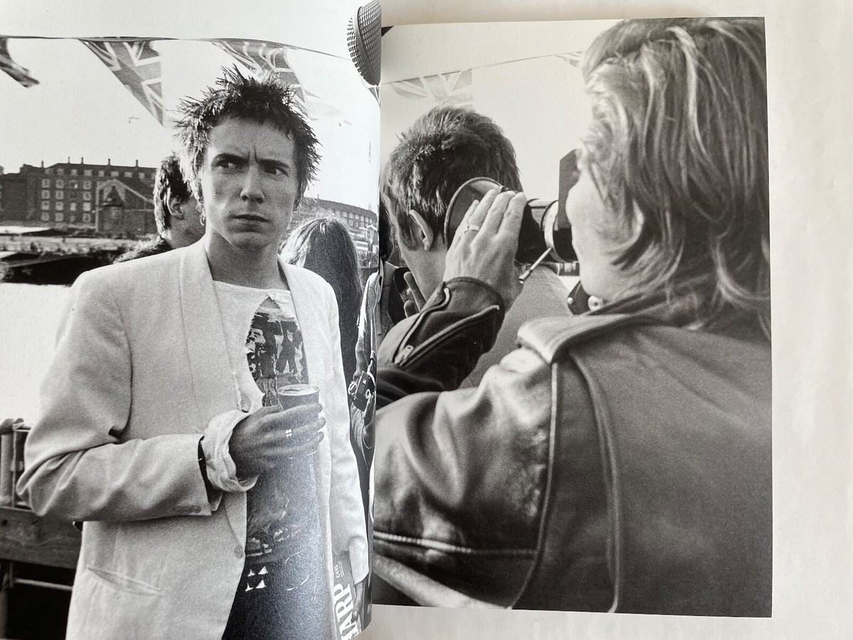 SEX PISTOLS 1977 DESTROY PHOTO BY DENNIS MORRIS JAPAN PHOTO