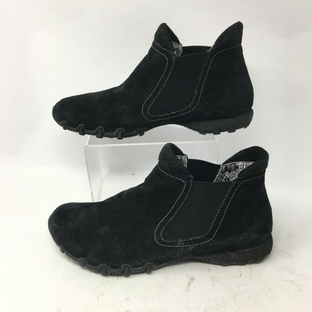 skechers relaxed fit suede ankle boot