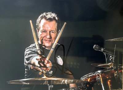 Herman Rarebell Autogramm signed 20x15 Foto in Person Scorpions Schlagzeuger
