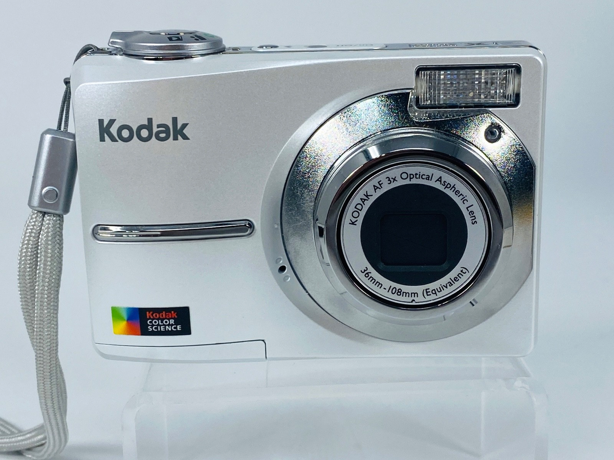 Kodak Easyshare C613 Digital Camera 6.1 MP/3xOptical Zoom + Bundle