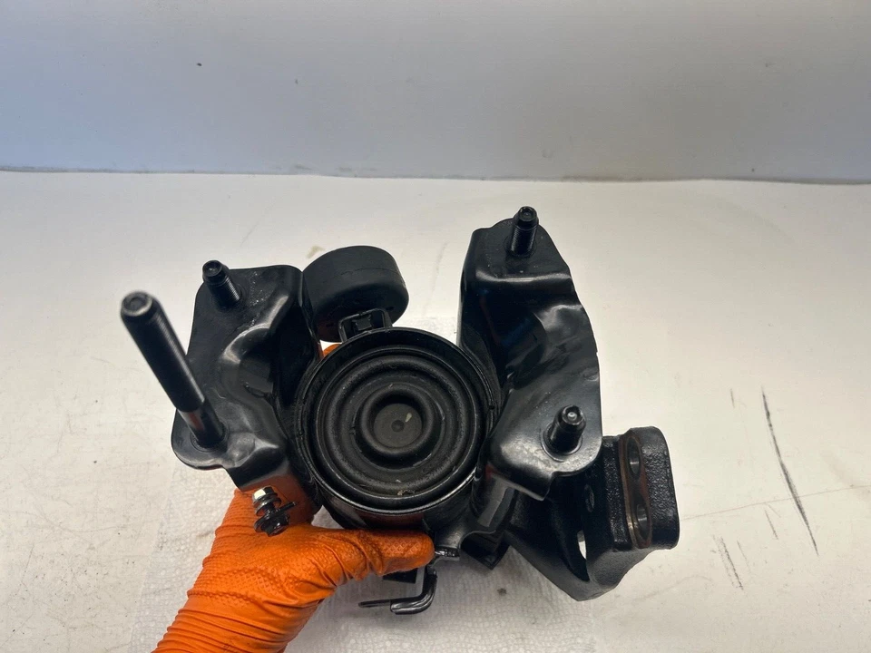 OEM ENGINE LEFT MOUNT FOR 2022 2023 TOYOTA SIENNA 2.5 HYBRID / PLS MATCH PHOTOS - Image 4 of 4