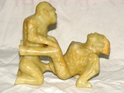 art populaire curiosa: scène érotique couple statues, Matériel: Jade #019 *+ - Photo 1/4