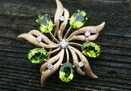 Lovely 14kt yellow Gold Peridot & Natural Diamond Brooch / Pin - 10.0 Grams - Picture 12 of 14
