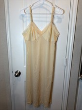 Vintage VANITY FAIR Full Slip Dress Nightgown Lingerie Pink Ivory Size 34 L Lace