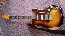 Vintage V6 (Strat-Style E-gitarre) distressed...