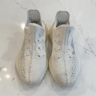 adidas Yeezy Boost 350 V2   Pre-Owned   Great Condition   Includes Extra Laces