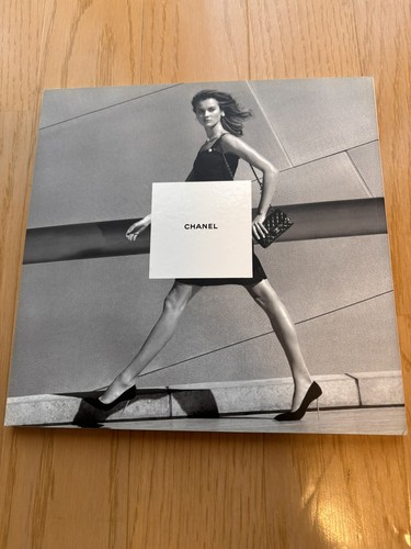 CHANEL-Catalog hard cover J12 Wristwatch 2011 & LOOK BOOK w/ Pricelist - Picture 10 of 13
