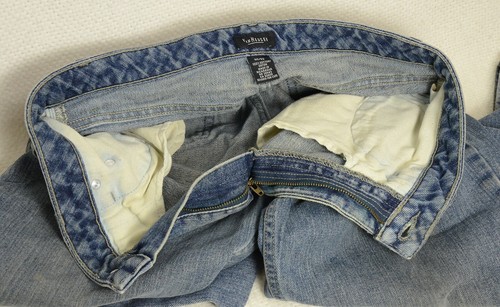 Van Heusen Mens Relaxed Fit Straight Leg Blue Denim Jeans Size 30x32 Distressed - Picture 9 of 10