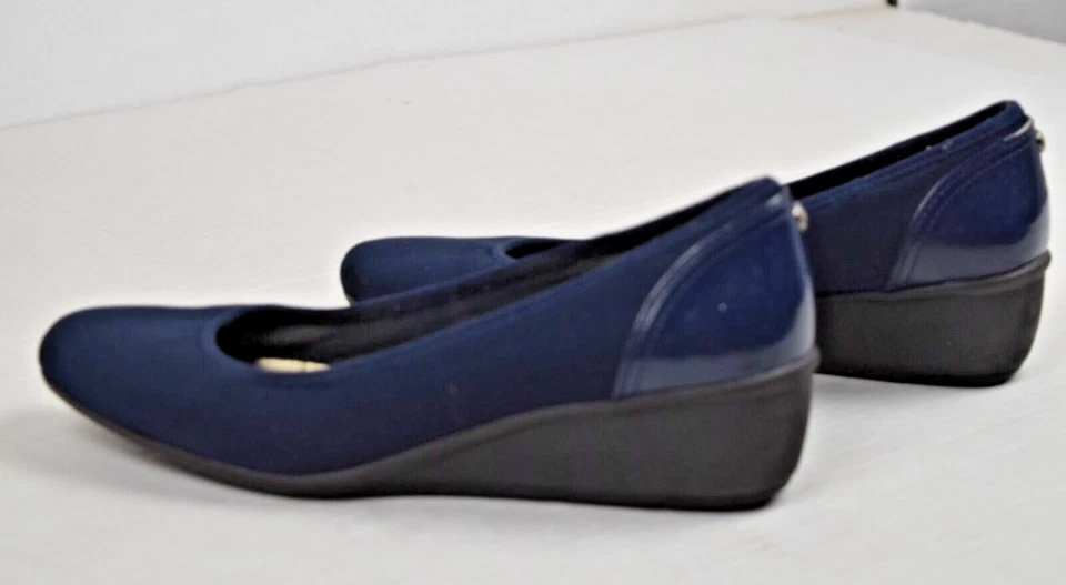 Anne Klein Sport Wisher Wedge Pump Size 8.5 00s Navy Blue Soft Stretch Fabric - Image 4 of 4