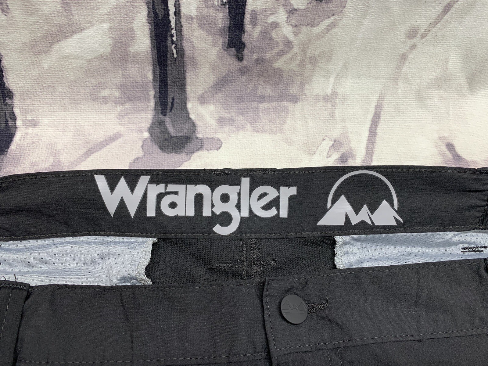 Wrangler Shorts Size 42 Gray Mens Bermuda Outdoor Hiking Adventure Vacation thumbnail 3