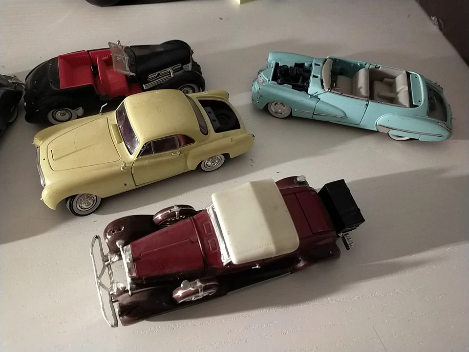 10 MODELLINI AUTO SIGNATURE MODELS - SCALA 1:32 danneggiate, solo per ricambi - Immagine 4 di 4