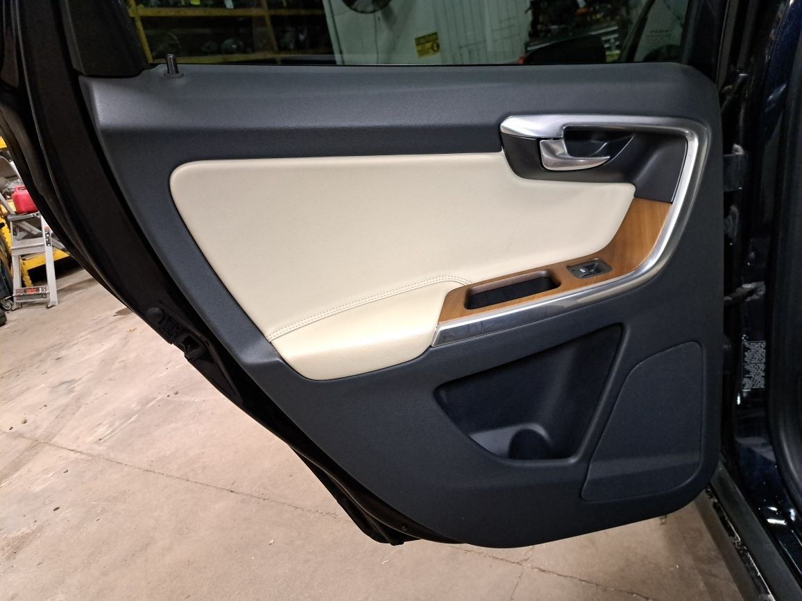 2016 Volvo Xc60 Rear Left Driver Interior Door Trim Panel Color: Black/Gray Oem