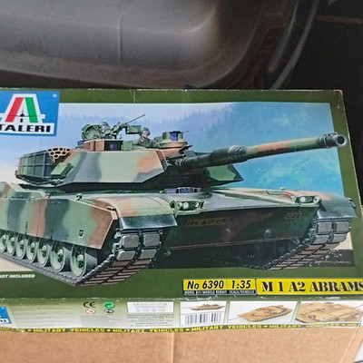 Italeri 1/35 M1A2 Abrams Plastic Model Kit Unassembled No.6390