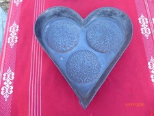 faisselle moule ancien à fromage en tole fer blanc forme coeur art populaire