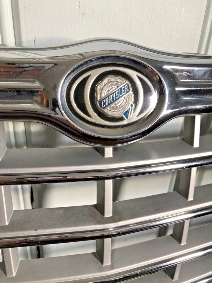Chrysler 300 300C 2005-2010 parrilla delantera de malla cromada de nido de abeja 4805926AC Foto 2 de 4