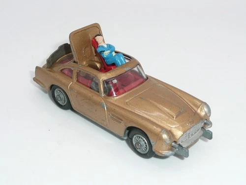 Corgi 261 James Bond 007 Aston Martin DB5  2nd Issue w/ Baddie  *vintage*