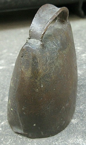 COLLECTIBLE ANTIQUE HAND FORGED & PAINTED 2 1/4H x 2L x 1 1/2W COW BELL W/PATINA - Picture 3 of 8