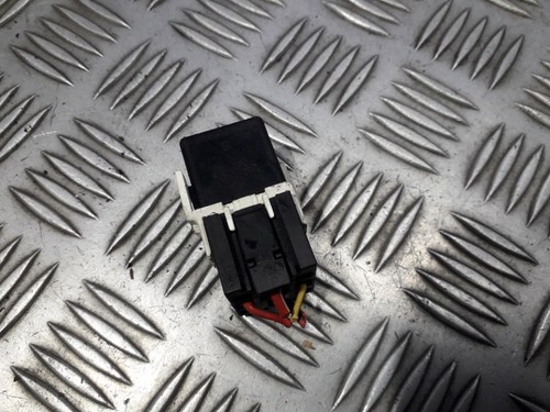 a0025421319 Relais, Arbeitsstrom v23134-b52-x336  v23134b52x336 M DE508793-12