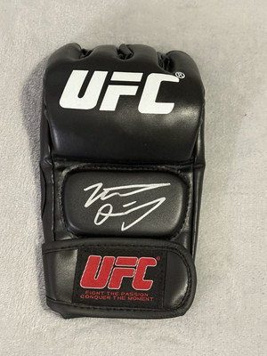 Gants UFC Signés Nate Diaz – Cadre Exclusif Avec COA Beckett