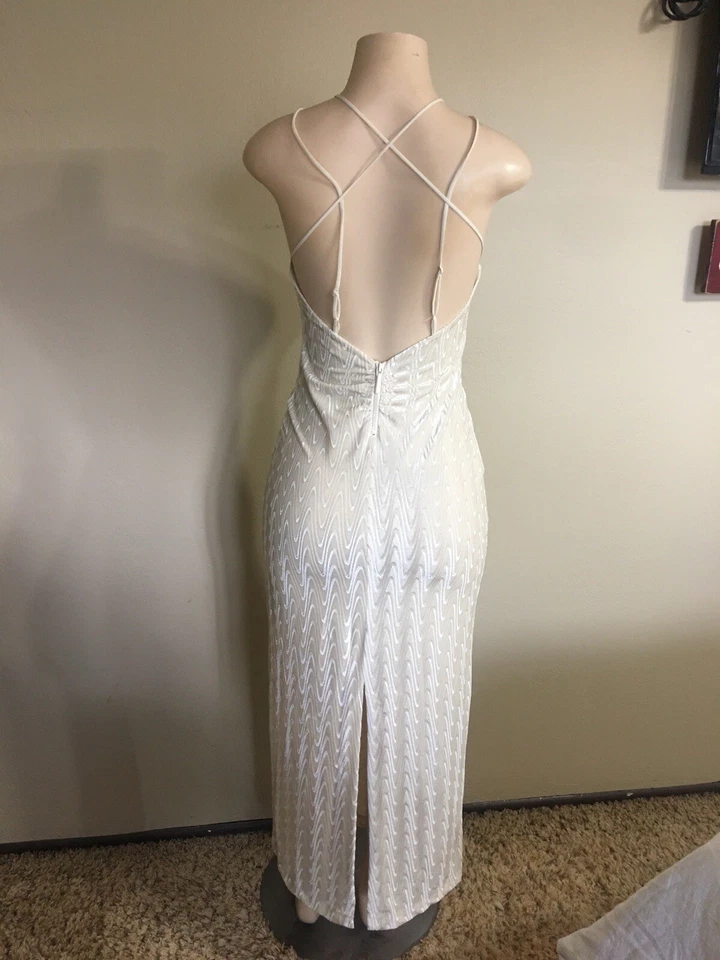 Maxi vestido para mujer Silence + Noise sin mangas espalda abierta beige Foto 3 de 4