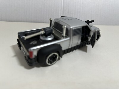 JADA BATTLE MACHINES 1999 CHEVY SILVERADO DOOLEY 1:32 SILVER NEW