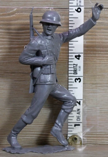 Louis Marx 1963 Toy Soldier Germany Gray Figure 6" WW2 German WWII Rifle VTG