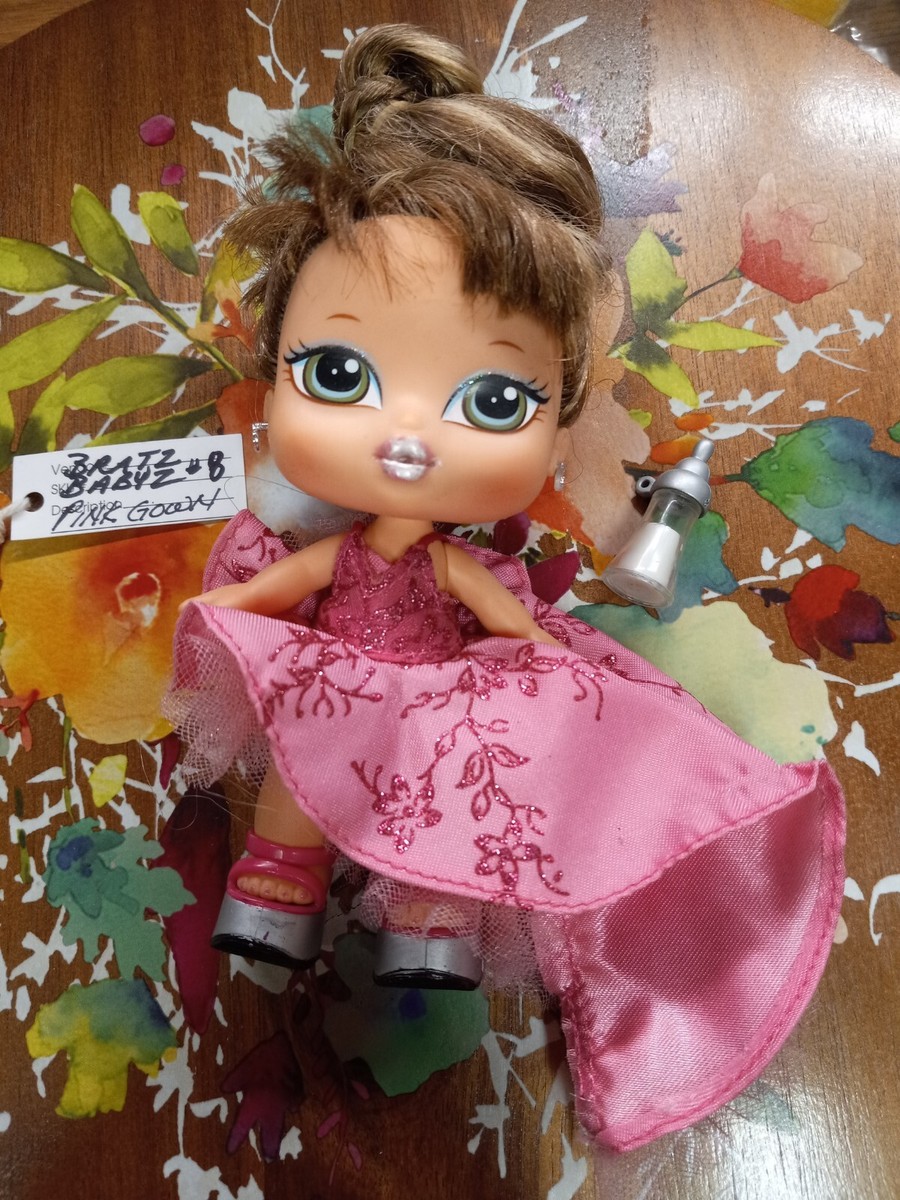 Bratz Babyz Girlz Holiday NOLA Blue Green Eyes Brown Blonde