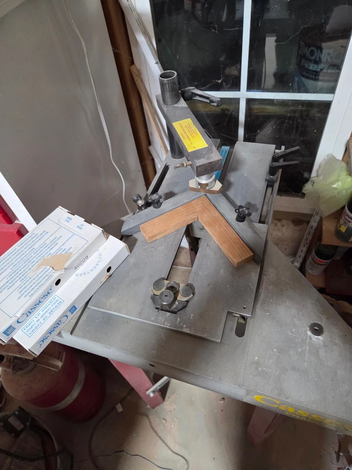 CASSESE CS 88 UNDERPINNER Foot Operated PICTURE FRAME MOLDINGS - Image 3 of 4