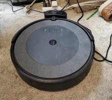 iRobot Roomba i3 (3150) Wi-Fi Connected Robot Vacuum, New Battery - GOOD COND.