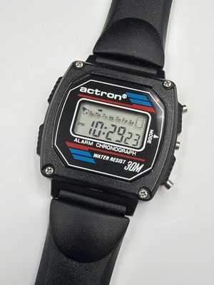 Actron Digital Alarm Chronograph Digi Quartz Armbanduhr Vintage 90 s - 36x36mm
