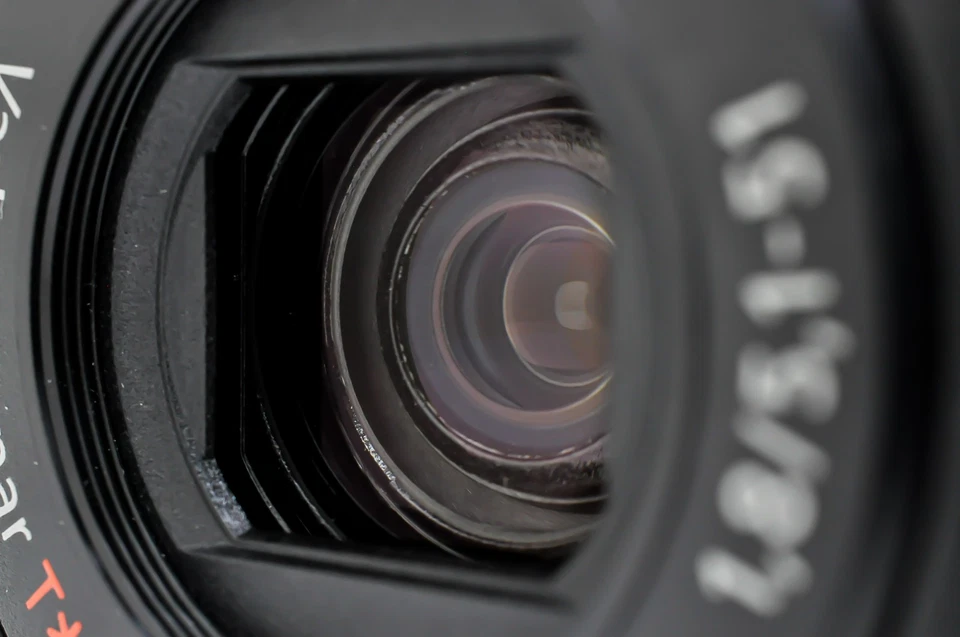 Sony Handycam DCR-SR100 30GB 120x Digital Zoom HDD Digital Camcorder Nightshot - Image 3 of 4