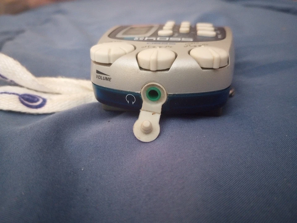 RARE KOSS PP257B Blue AM/FM SPORTS RADIO.  Tested And Works No Headphones  - Image 3 of 4