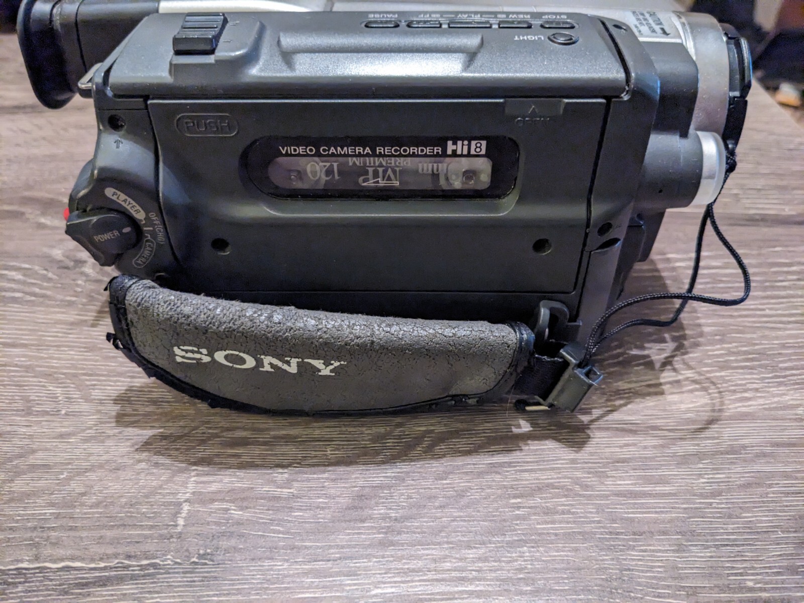 Sony Handycam Vision CCD-TRV608 NTSC Video Hi8 Camcorder NO BATTERY UNTESTED   H