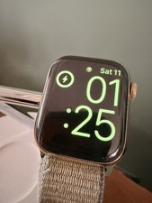 Apple Watch Series 8 - 41mm gold Stainless Steel, Sport Band