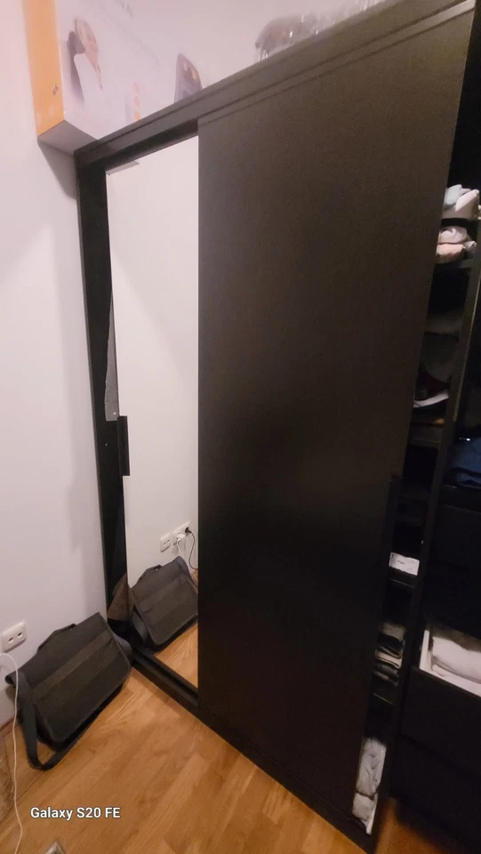 IKEA PAX Kleiderschrank mit 2 Schiebetüren. Schwarz.