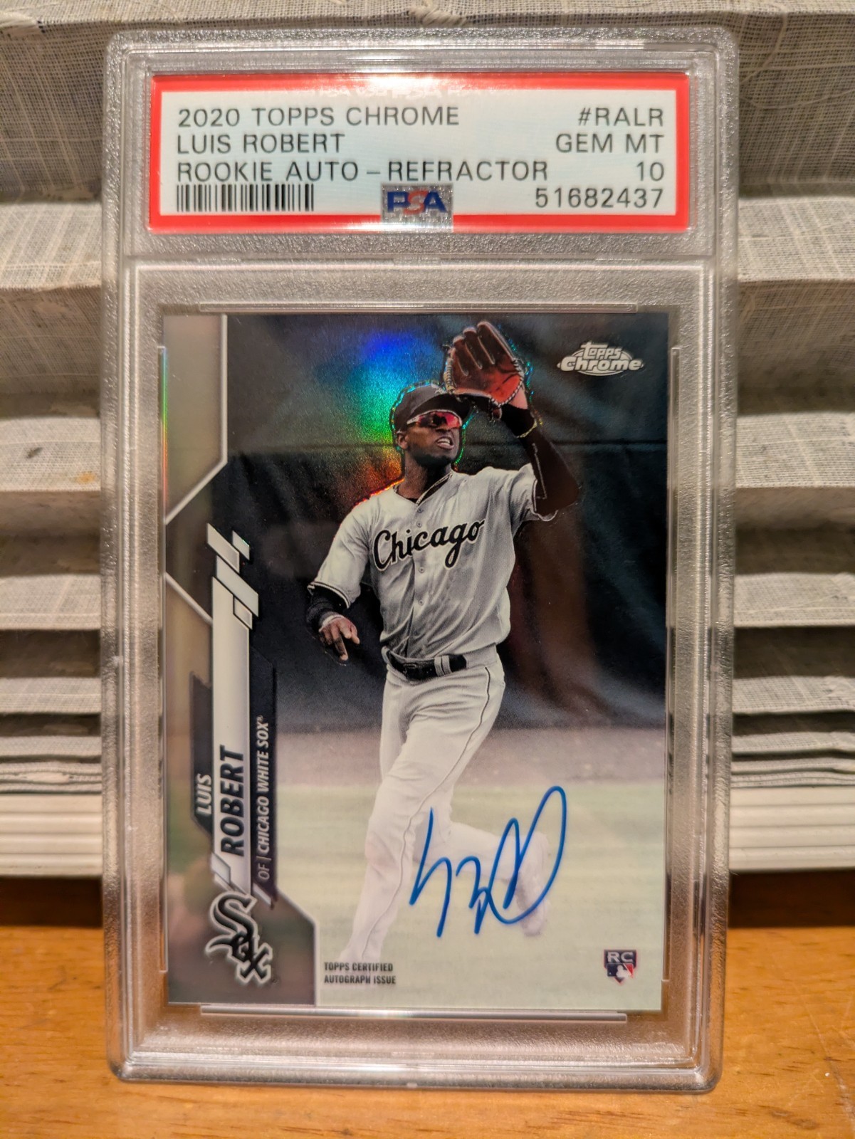 2020 Topps Chrome Luis Robert RC Refractor Auto /499 PSA 10