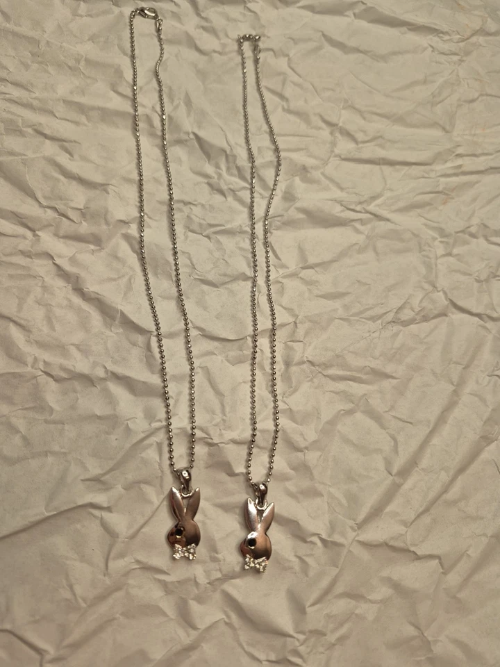 Juego de 2 collares de cadena Playboy BUNNY tono plata Foto 3 de 3