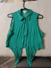 Iris Basic Lace Cropped Top lacy back no Sleeves vest Size Large, Great Conditio