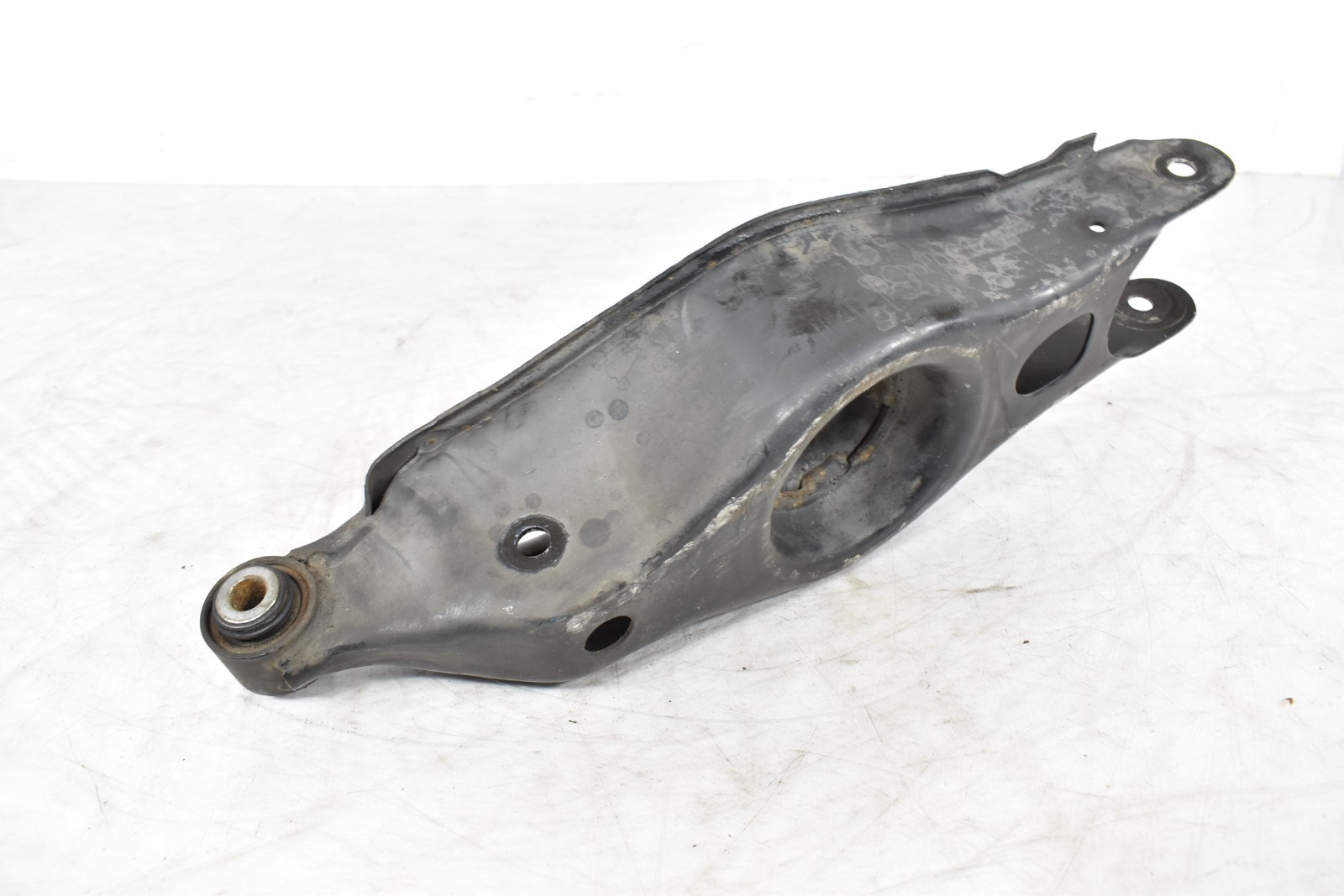2014-2021 MASERATI GHIBLI AWD REAR LEFT SIDE LOWER CONTROL ARM SPRING PERCH OEM