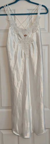 Vtg California Dynasty Lingerie Womens Small White Nightgown Center Bead/ Flower