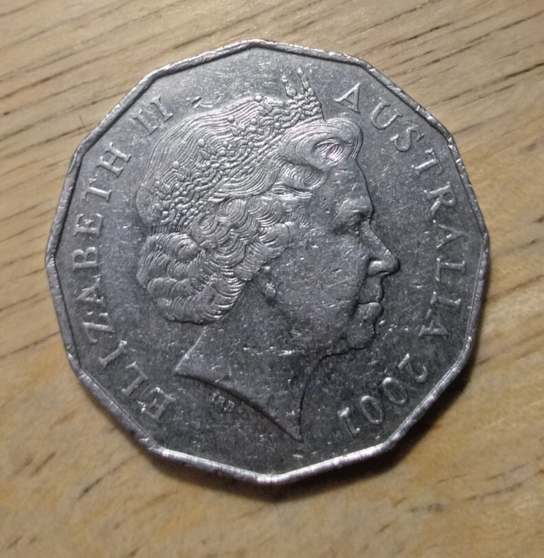 2001 Australia 50 Cent Coin Centenary Elizabeth Commonweath Coat Arms Circulated