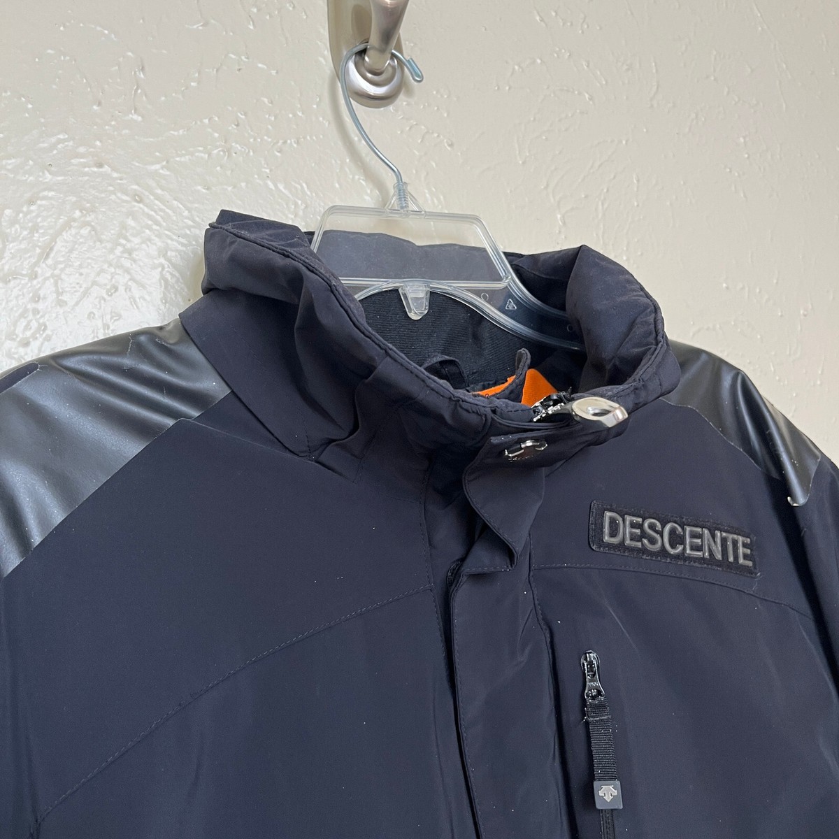 Descente Jacket Mens M Black Ski Snowboarding Ion Bodies Titan